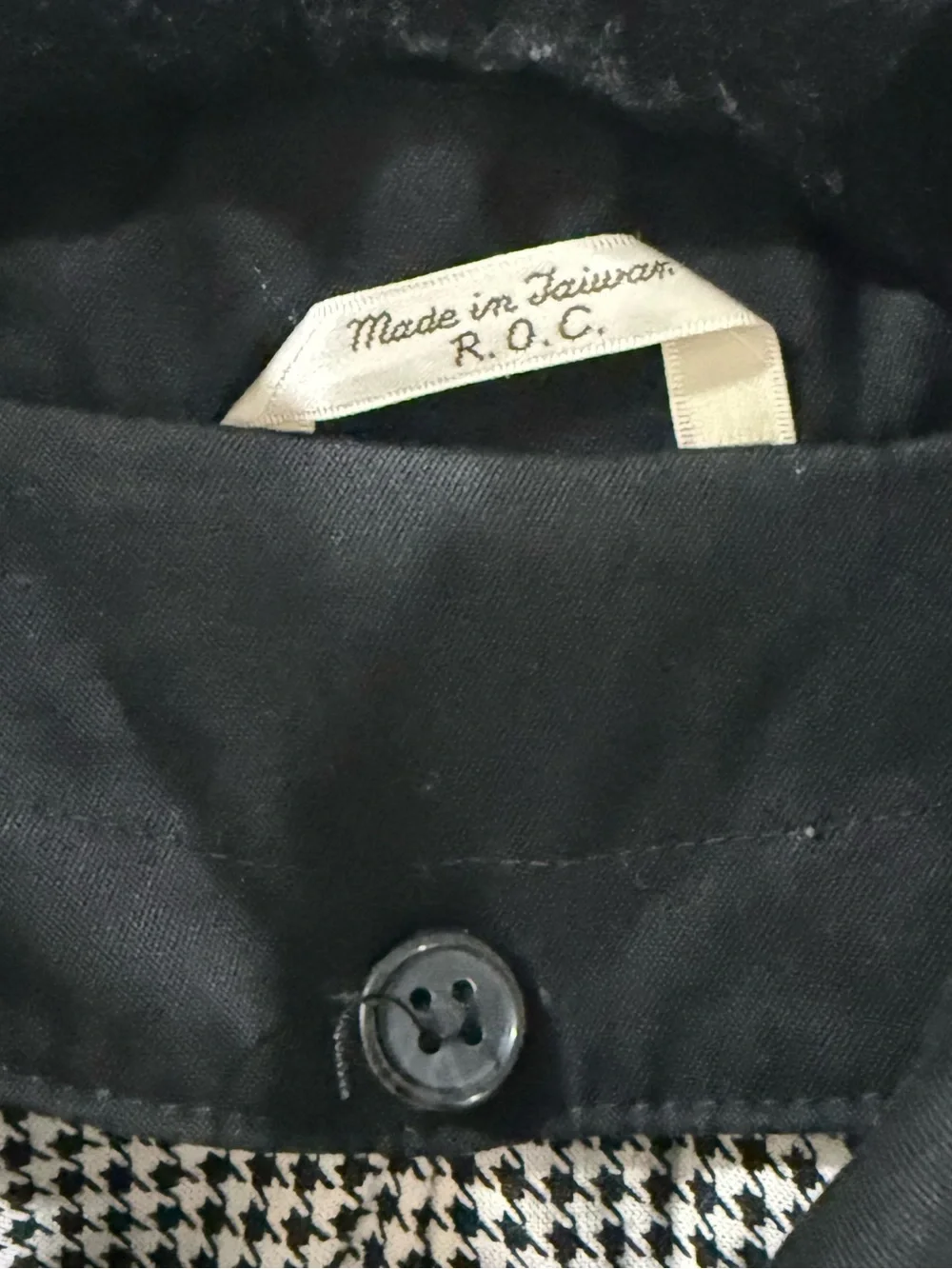 Vintage Evan-Picone Black Trench Coat Houndstooth Crest Lining Long Rain Coat - Picture 3 of 10